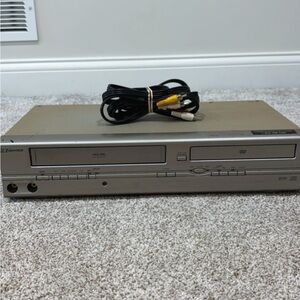 Vintage Emerson VHS/ DVD Combo Player, Tested & WORKING! RCA Cable Included